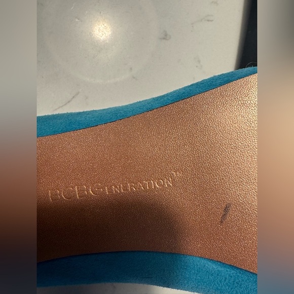 BCBGeneration size 9M Teal Blue, light bluebUltra suede Color block Pumps - Picture 11 of 12